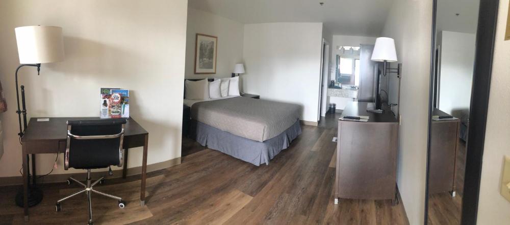 Queen Room interior
